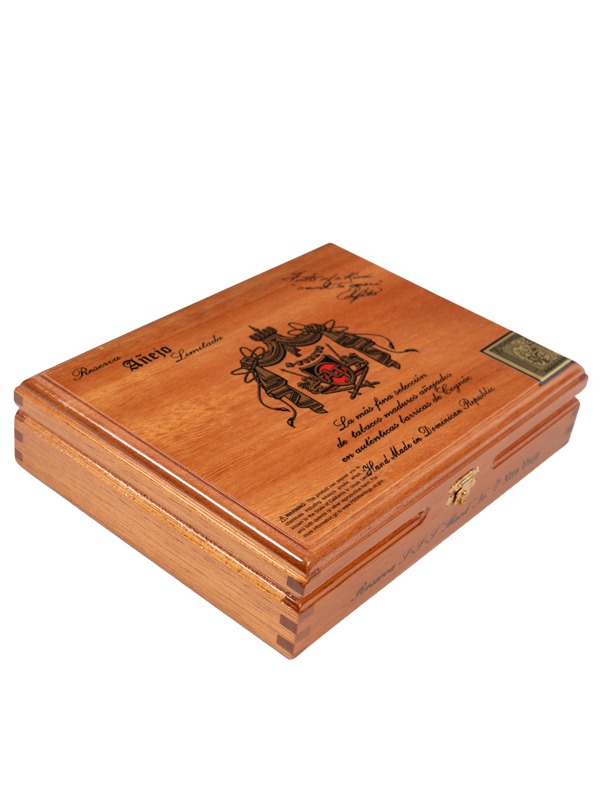 Arturo Fuente Anejo Shark No. 77