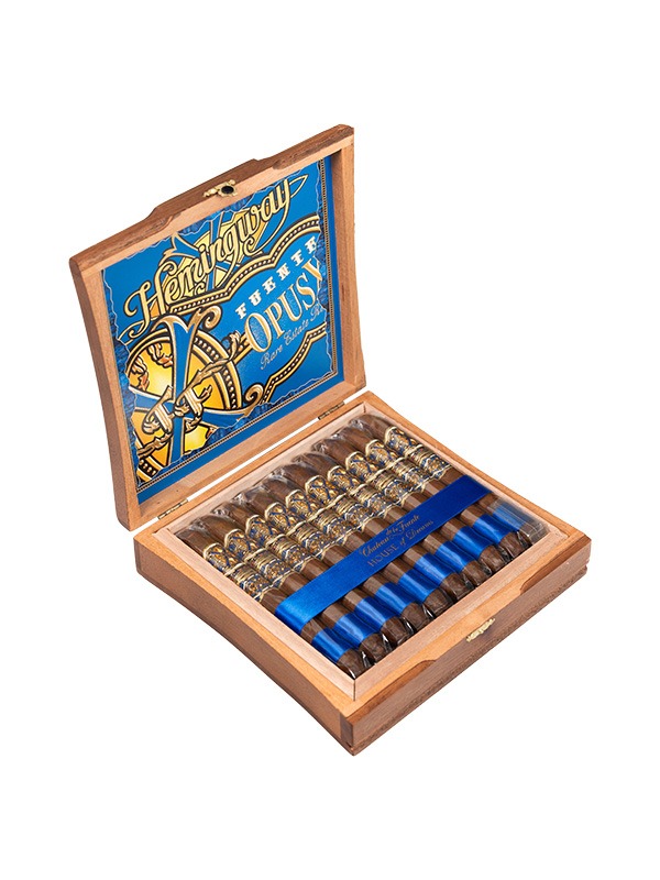 Arturo Fuente Hemingway House Humidor Package