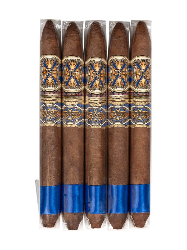 Arturo Fuente Hemingway House Humidor Package