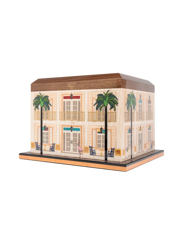 Arturo Fuente Hemingway House Humidor Package