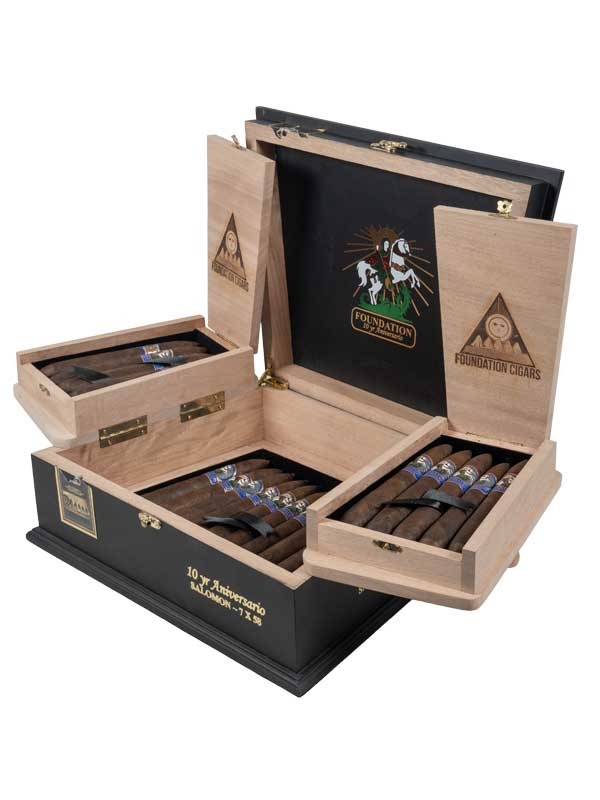 Foundation 10yr Aniversario Collector Box