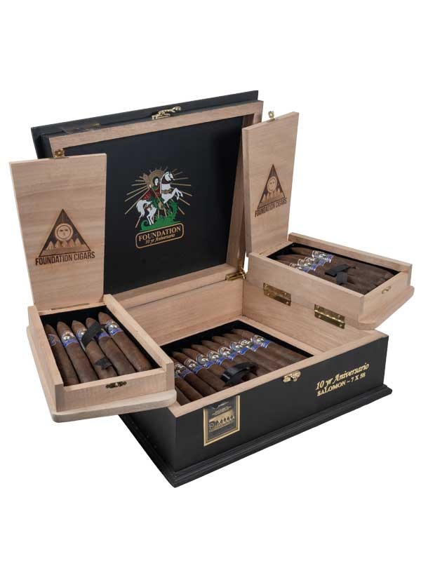 Foundation 10yr Aniversario Collector Box