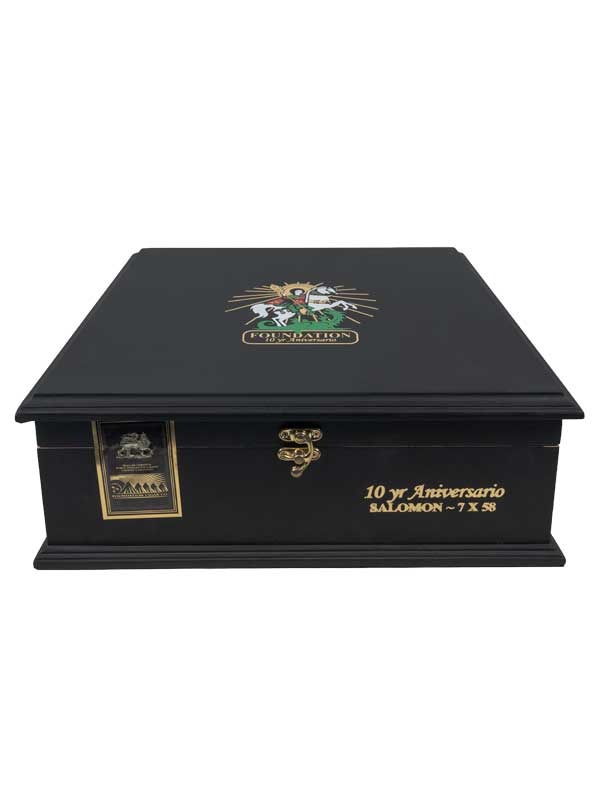 Foundation 10yr Aniversario Collector Box