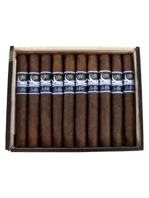 La Flor Dominicana Petit La Nox