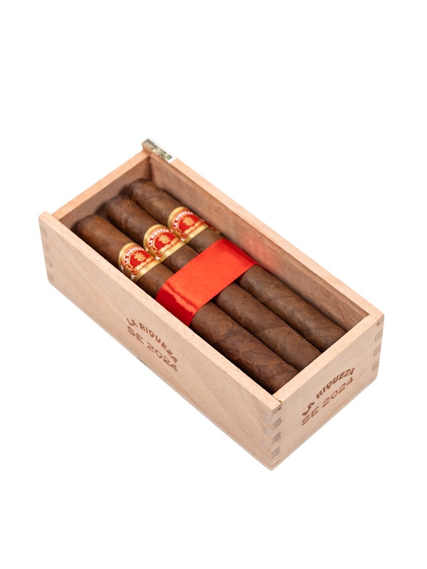 Tatuaje La Riqueza Cazadores SE 2024