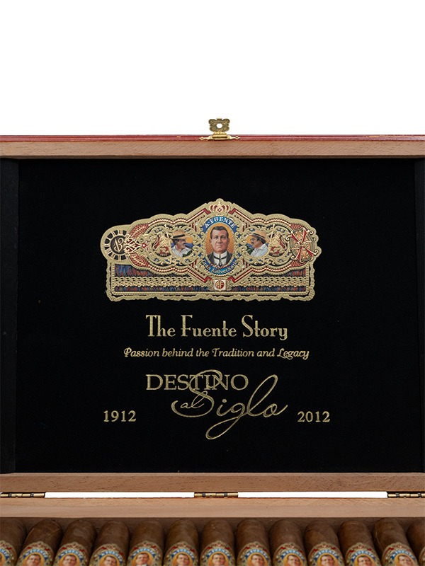 Don Arturo Destino al Siglo de Familia